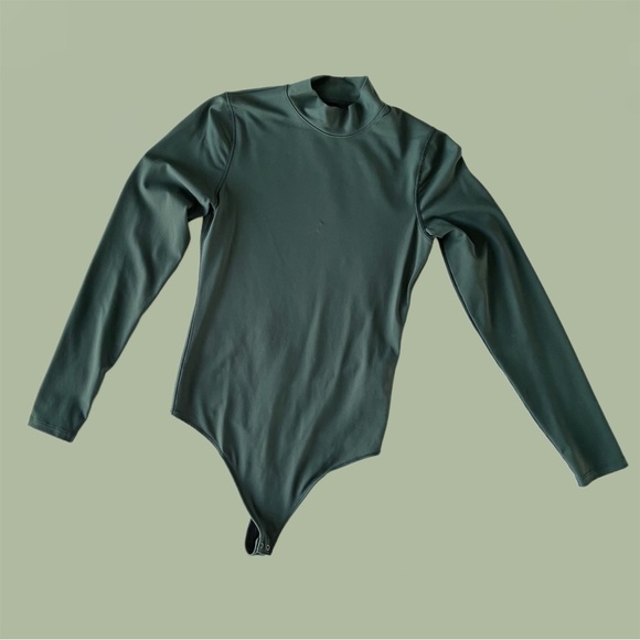 Women’s Abercrombie Long-Sleeve Seamless Mockneck Bodysuit - Picture 3 of 3